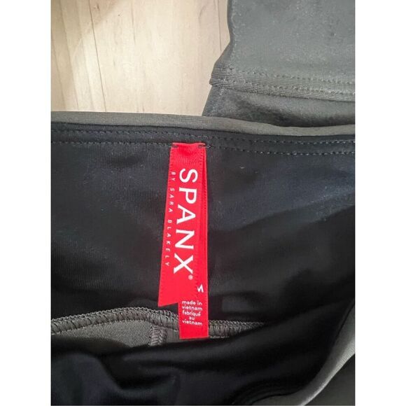 Spanx Faux Leather Women Grey Ribbed Moto Stretch Ankle Leggings Sized M - Picture 8 of 12